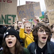Klima-Demonstration: Arbeitgeber müssen den CO2-Ausstoss ihres Unternehmens reduzieren – dafür braucht es einen Plan.