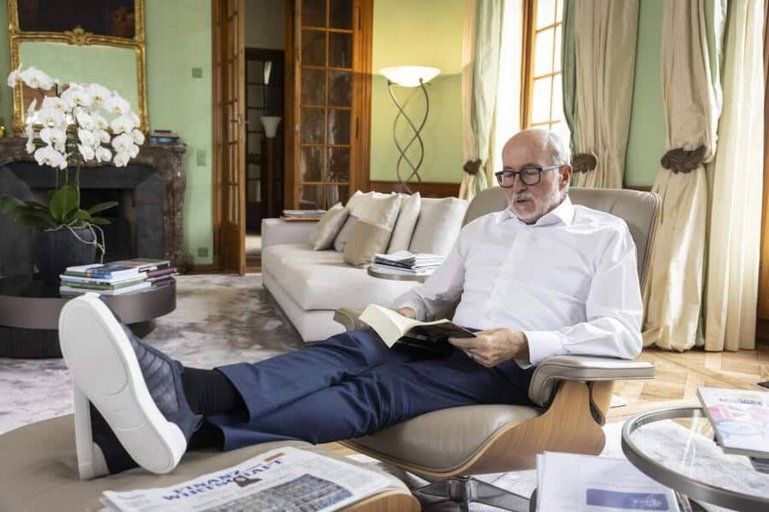 Die Leseratte: Immer zwei Bücher auf dem Nachttisch. Ein Krimi – und etwas Anspruchsvolles. Zuletzt ein Werk über den Ex-US-Präsidenten Biden: «Man darf nicht immer nur über Trump fluchen, man muss auch sehen, was die Demokraten schlecht gemacht haben.»