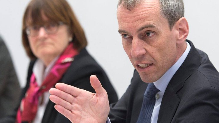Die Finanzmarktaufsichts steht in Kritik: Sie spiele sich als «harter Watchdog» auf (Bild: Keystone).