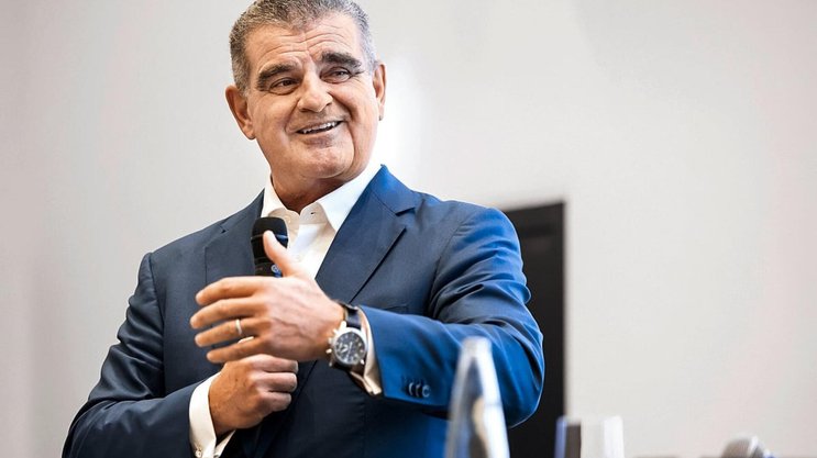 Stadler-Patron Peter Spuhler: Stadler und Siemens werden für Berlin 350 vierteilige S-Bahn-Züge liefern und die Instandhaltung über 30 Jahre sicherstellen.