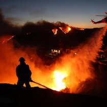 Waldbrände verwüsteten Anfang Jahr grosse Teile Kaliforniens. Solche Naturkatastrophen treiben die Preise für Rückversicherungen.