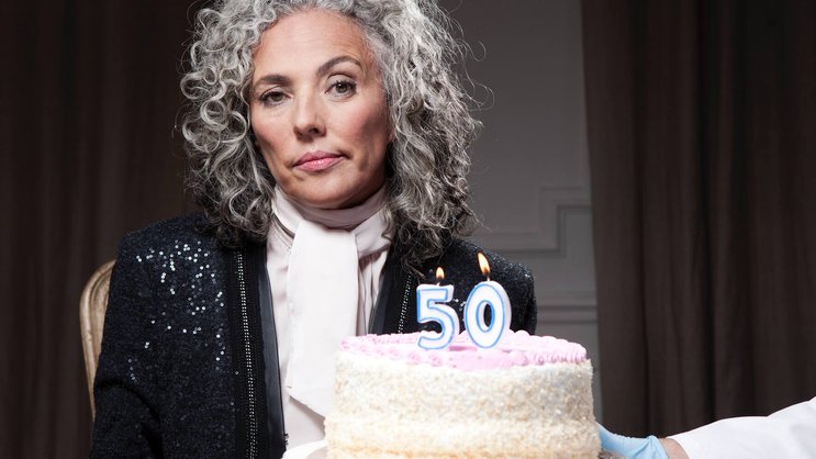 Frauen werden an ihrem 50. Geburtstag anscheinend unsichtbar. Dabei macht diese Zielgruppe einen Grossteil der Bevölkerung aus – und kontrolliert mehr Wohlstand denn je.