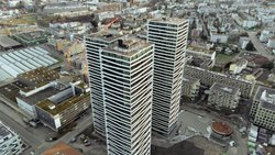 In einem der drei höchsten Wohnhäuser der Schweiz in Dübendorf steht die Penthouse-Wohnung zum Verkauf.