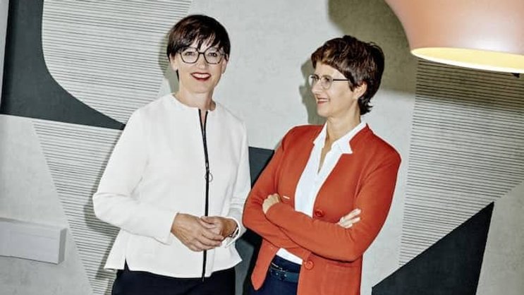 Elisabeth Hirtl (r.) und Maria Bassi gründeten vor fünf Jahren einen Co-Working Space – Inspiration finden sie beim Netzwerken mit anderen Frauen.