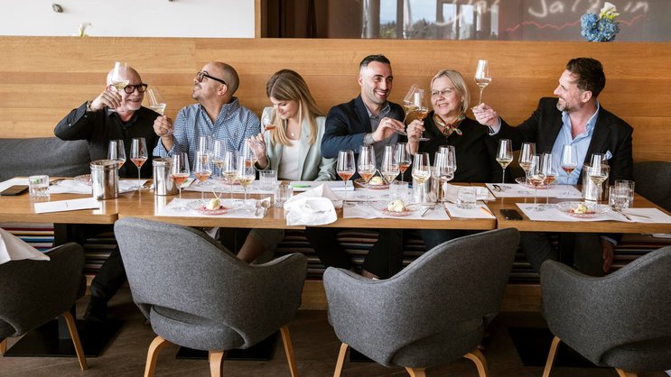 Wenn Arbeit Freude macht. Die Jury (von links): Wernie Baumeler, Yacin Mechri, Katharina Sarrot, Roberto Scatena, Ursula Geiger, Peter Jauch.
