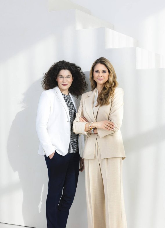 Tina Müller (l.) posiert mit Prinzessin Madeleine von Schweden.