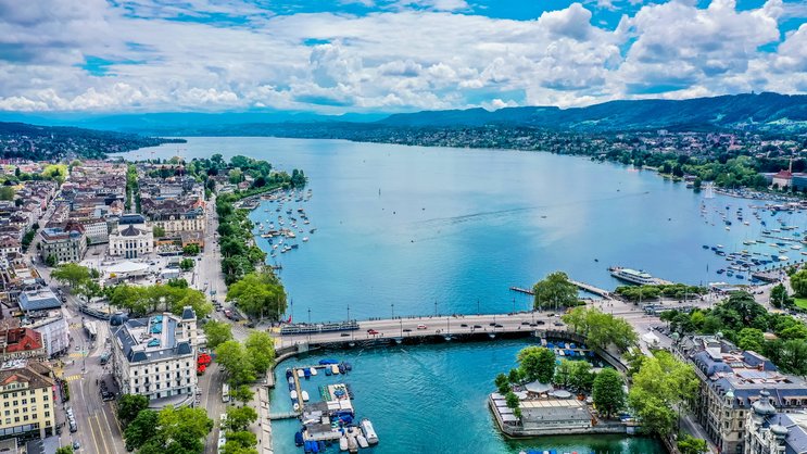 Blick auf das linke Ufer des Zürichsees: Im Zürcher Quartier Seefeld begann der Aufstieg von Urs Ledermann zum Immobilienunternehmer.