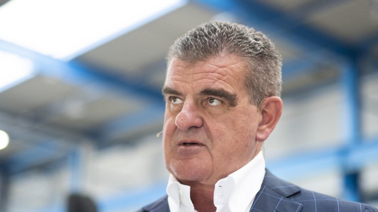 Peter Spuhler hat genug und zieht den Rekurs gegen die Vergabe des Auftrags für 116 Doppelstockzüge an Siemens zurück.