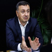 Holcim-CEO Miljan Gutovic avisiert für 2026 rund 15 Firmenzukäufe.
