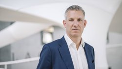 Erst seit September leitet Philipp Navratil den Nahrungsmittelkonzern, und schon muss er den grössten Rückruf der Firmengeschichte meistern. In einer Videobotschaft entschuldigte er sich.