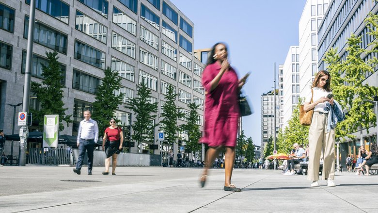 Europa in Zürich: Viele Expats arbeiten in der Zürcher Europaallee und geben im Businessviertel mit globalen Unternehmen ihr Geld aus.