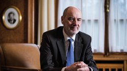 Bundesrichter Yves Donzallaz steht wegen einer verheimlichten Affäre in der Kritik.