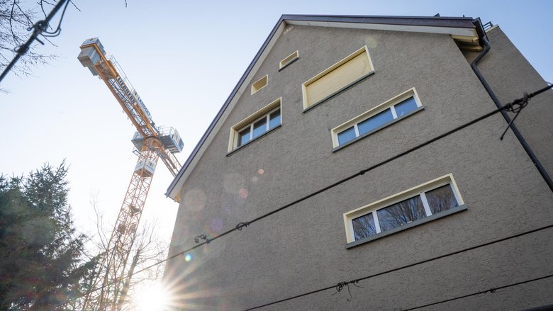 Zahlreiche Gebäude in der Schweiz hinken bei der Energieeffizienz nach.