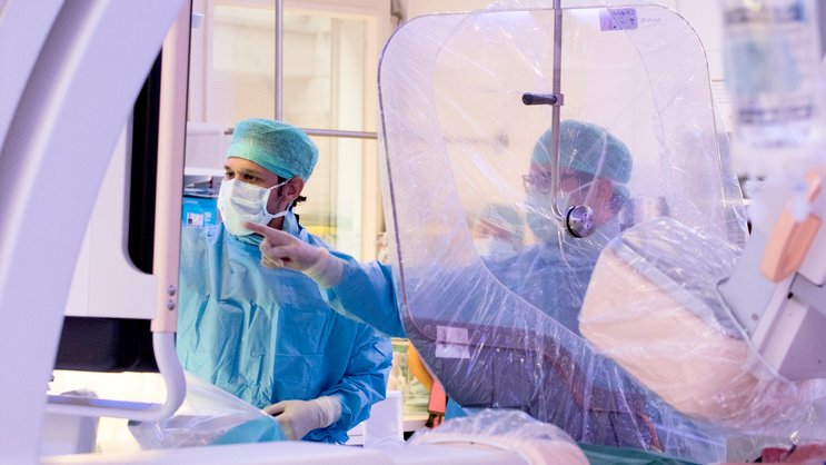 Herzkatheterlabor im USZ-Operationssaal: Das Unispital liegt in der Kardiologie auf dem ersten Platz.