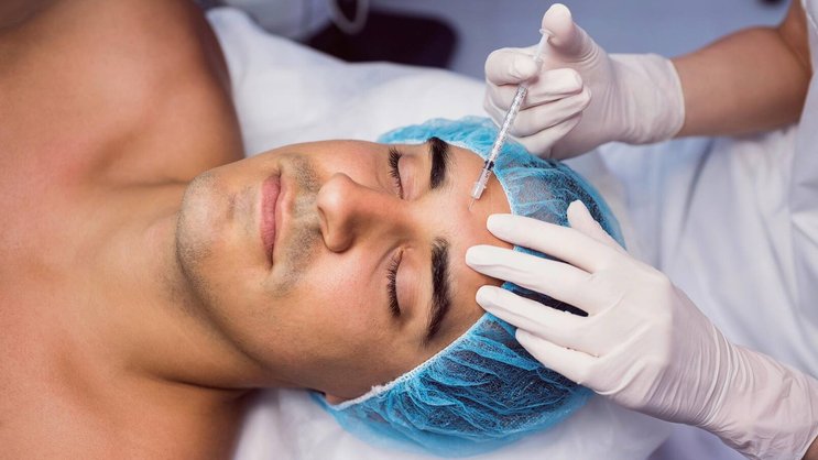 Immer mehr Männer bekämpfen ihre Makel – gern per Eingriff ohne echte Operation.