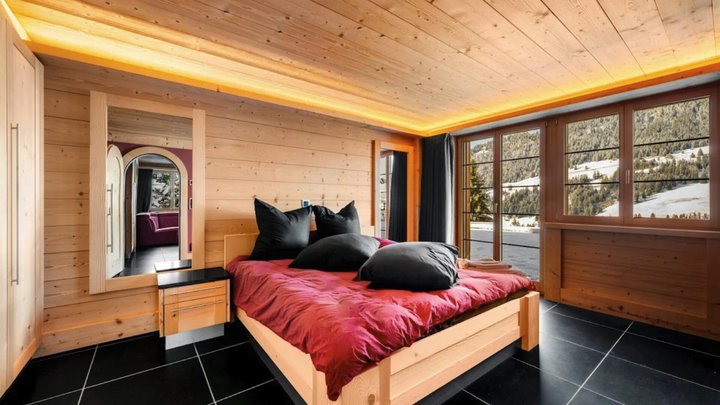 Das Hauptchalet hat sieben Schlafzimmer.