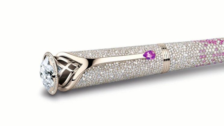 Der «Monte Celio» ist mit 1'500 Diamanten und pinkrosé funkelnden Saphiren besetzt. PR