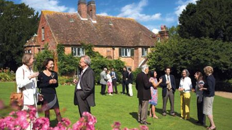 Wichtiges Element der Ausbildung: Smalltalk – hier im Garten von Riversdown House.