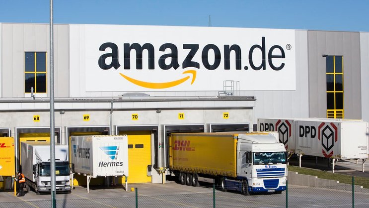 Amazon: Der Online-Marktplatz soll bald bis zu 300 Millionen Produkte in die Schweiz liefern.