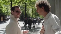 Bankangestellter Roman mit SRF-Reporter Donat Hofer in der Sendung «Donat auf Achse».