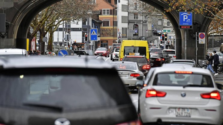 Verstopfte Strassen und viel Geduld: Wer kann, vermeidet Zürich während der Rushhour lieber.
