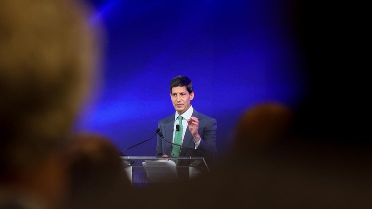 Kevin Warsh spricht an einem Anlass des Internationalen Währungsfonds (April 2025).