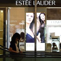 Produkte von Estée Lauder: Der Kosmetikriese will sich mit einem Zukauf stärken.