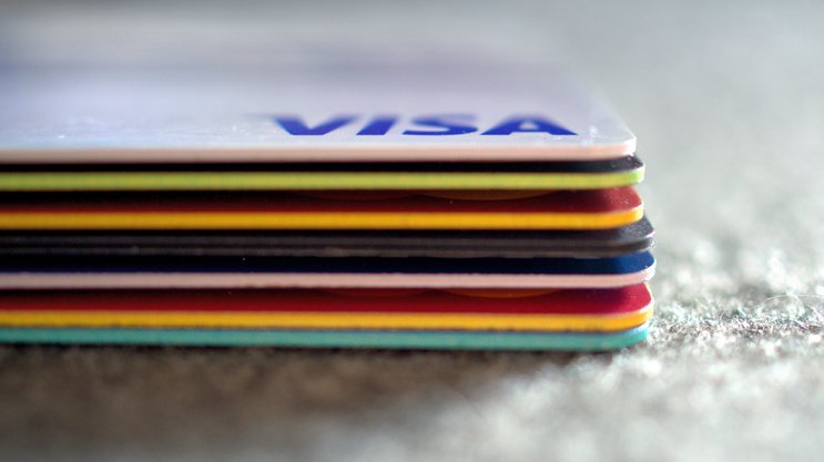 Kreditkarten: Welche Bank und welche Kreditkarte ist bei Ihnen top? Machen Sie jetzt mit bei der Umfrage!