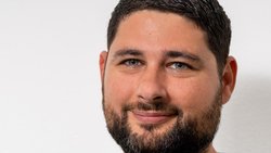 Marco Tedeschis Credo für die MT.1: «Die Form folgt dem Uhrwerk.» Nicht das Design soll die Mechanik bestimmen, sondern die Mechanik das Design.