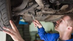 Die günstigste Garage in der Nähe: Die Plattform Carhelper ist ein Art «booking.com» für Auto-Reparaturen.