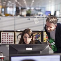 Frau im Büro: Frauen müssen Dinge stärker für sich in Anspruch nehmen. Keystone