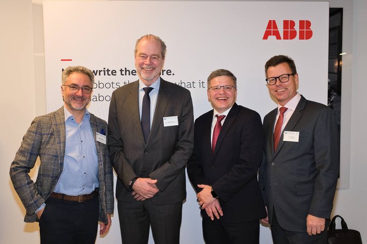 Die Sponsoren:Domenico Gaito, Volvo Car Switzerland AG;Mats RÃ¶nneskog, Lombard International Assurance SA;Otto Preiss, COO Digital, ABB;Martin BÃ¼sser, SAAB Switzerland