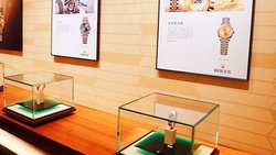 Rolex-Uhren in einem Laden in Schanghai: Rolex expandiert mit Bucherer nach China.
