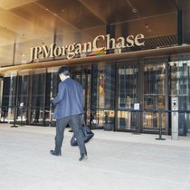 JPMorgan Chase hat die Vorwürfe in einer kürzlich eingereichten Klage wegen Verstössen am Arbeitsplatz zurückgewiesen. Sara Konradi für das WSJ