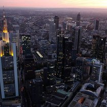 Frankfurt am Main: Hauptsitz der grossen deutschen Banken wie Commerzbank (l.) und Deutsche Bank (r. Bildmitte).