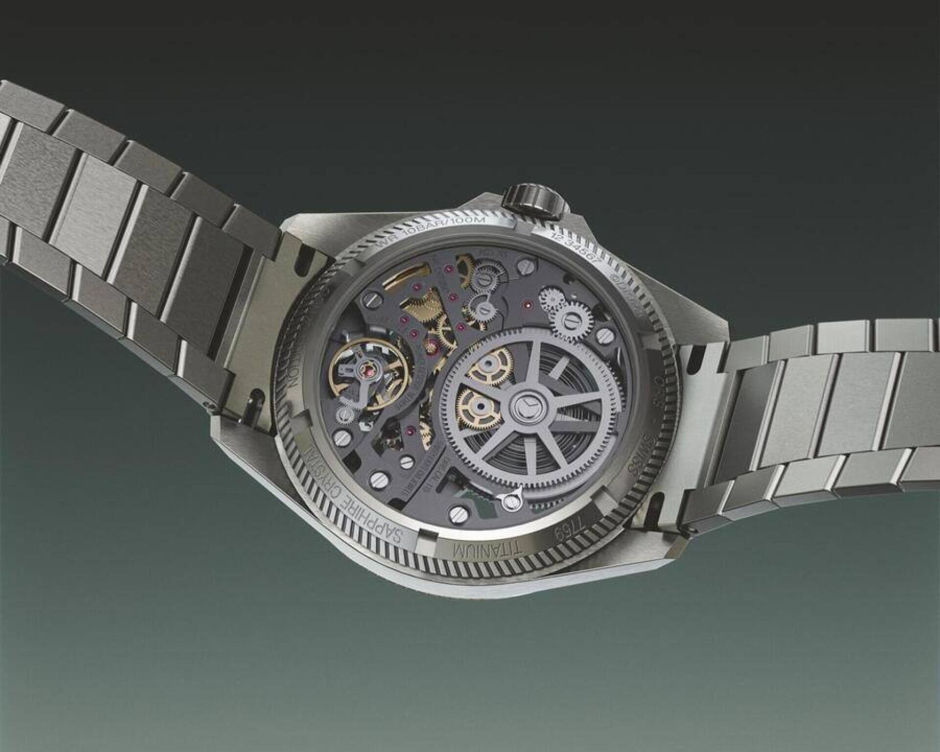 Die Uhr von hinten.