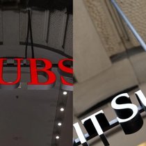 Gleicher Ort, andere Bank: Leuchtschriften von UBS und Credit Suisse am Paradeplatz in Zürich.
