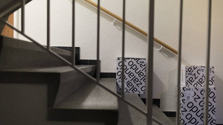 Pakete im Treppenhaus: Zalando ist in der Schweiz der beliebteste Onlineshop.