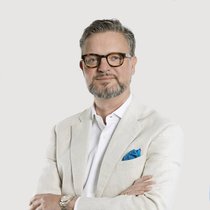 David Hauptmann ist Gründer und Geschäftsführer von Nobilis Estate. Der Makler ist in Zürich, Zug und Fürstenau GR stationiert und auf Luxusimmobilien spezialisiert.