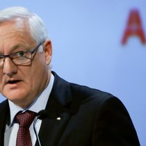 Doppelmandat: Seit April leitet VR-Präsident Peter Voser ABB auch operativ. Doch der Aktienkurs kommt auch unter ihm nicht voran.