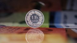 Für seine Franken bekommt man heute weniger Dollar und Euro als noch Anfang Jahr.