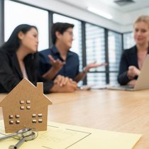 Successful estate agent advises a family couple on buying a house