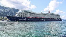 Ein Kreuzfahrtschiff des deutschen Reisekonzerns TUI (2025).