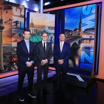 Ein Trio für den Dreiländer-Sender: TV-Manager Rusmir Nefic (l.) und die Investoren Alexander Schütz (M.), Gründer und CEO der C-Quadrat Investment Group und Benjamin Lakatos, Grossaktionär und Präsident der MET Group.
