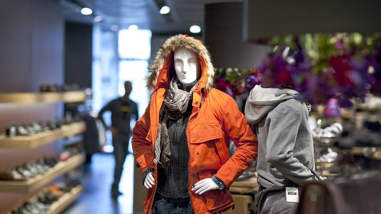 Hochpreis bei Migros? Herren-Bekleidungs-Abteilung im «Globus»-Warenhaus Zürich.