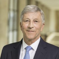 Letzte Runde: Ein Jahr noch bleibt Rolf Dörig Adecco-Präsident, dann löst ihn Jean-Christophe Deslarzes ab. Die Aktionäre hatten wenig Freude.