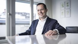 CEO Stephan Zwahlen baut bei der Privatbank kräftig aus.