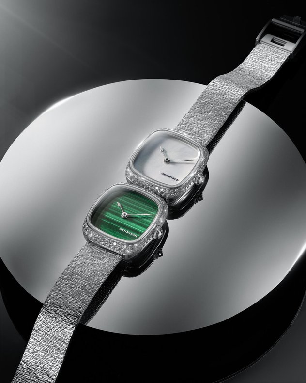 Warum nur eine Uhr tragen, wenn man auch zwei tragen kann? Die noch junge Marke Dennison legt mit der ALD Mini eine besonders schöne Variante von «doppelt gemoppelt» vor: Klein, hübsch, aussergewöhnlich. Und bereits für 940 Franken zu haben. Einst war Dennison eine Firma für Gehäuse, heute ist es ein Schweizer Unternehmen, das von London aus operiert.