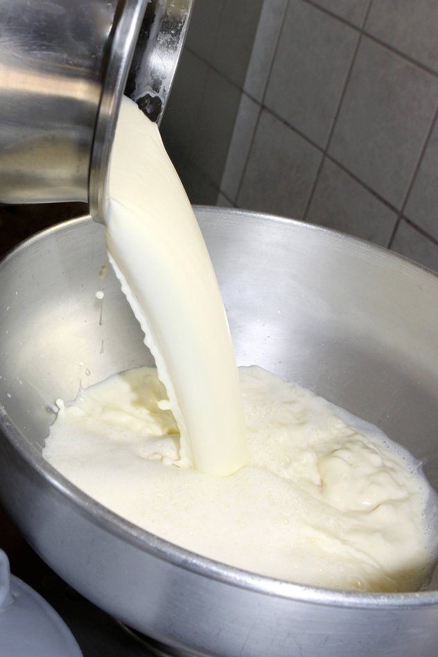 Die Produzentenpreise für Biomilch steigen per 1. Oktober 2026 um 3 Rappen pro Kilogramm.