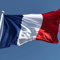 Flagge von Frankreich weht im Wind.